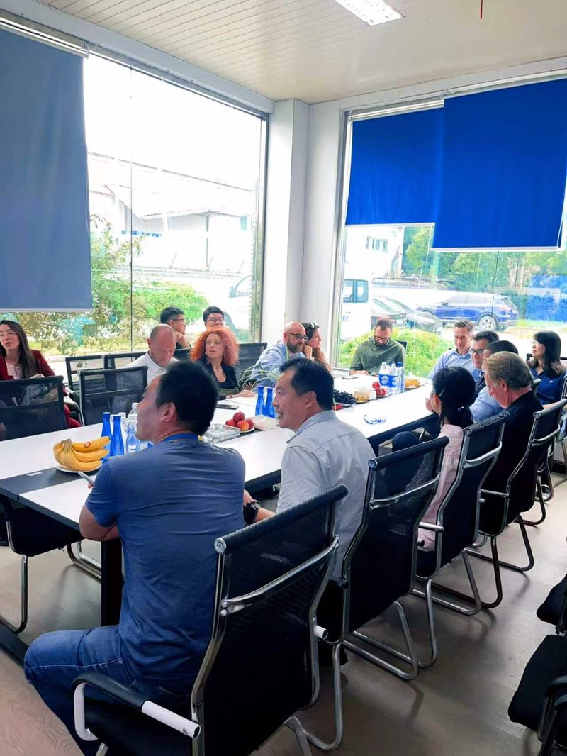 Technical consultation meeting with international buyers in Shanghai